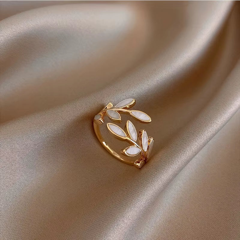 Light Luxury Gold Plated Ring 