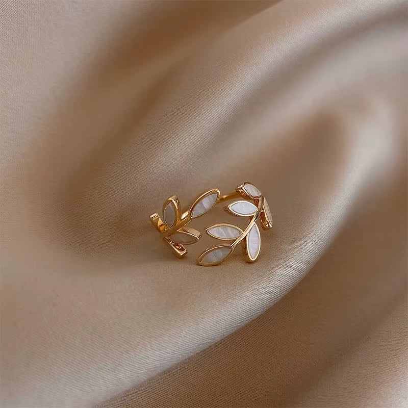 Light Luxury Gold Plated Ring 